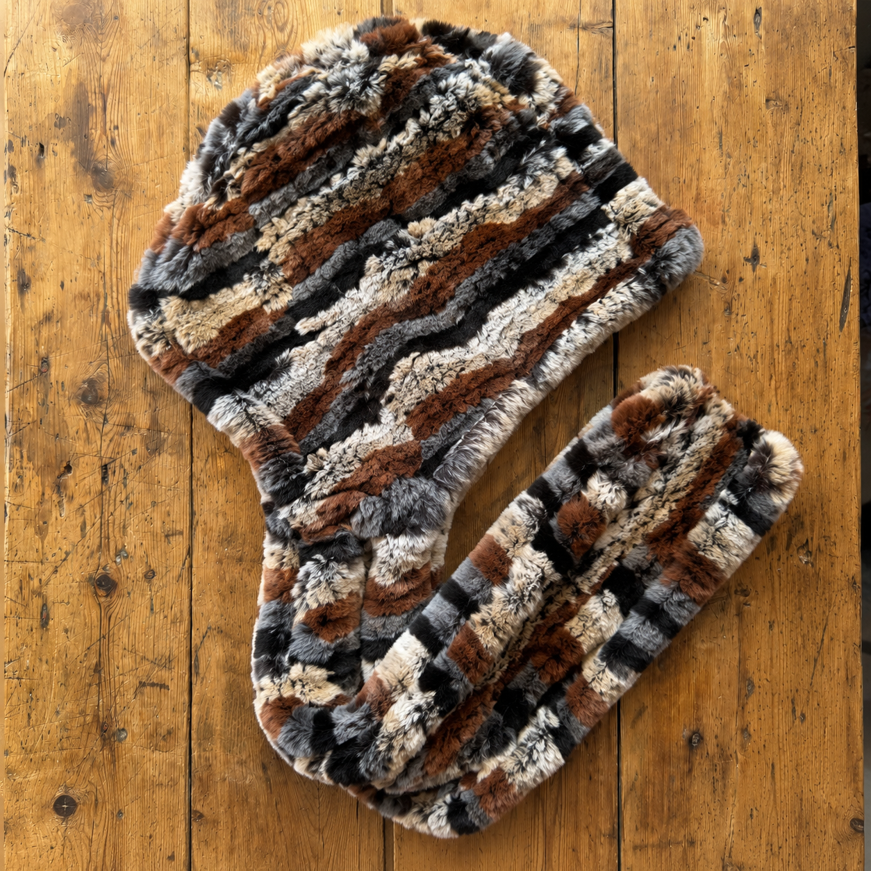 Rabbit Hood Wrap - Mamma Reykjavík